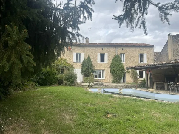 Maison 8 pièces 250 m²