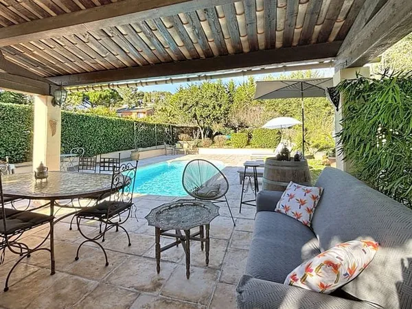 MOUGINS - LA PEYRIERE - ETANG DE FONTMERLE - VILLA AVEC BEAU