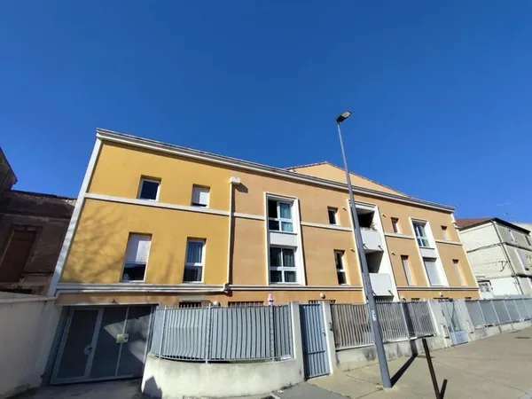 Châteaurenard, en exclusivité, Centre ville Appartement 3 pièces - terrasse et place de garage en so