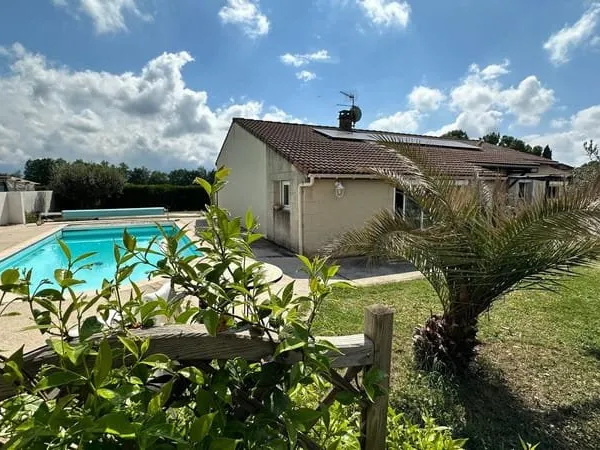 Chabeuil, dans un hameau, villa avec piscine
