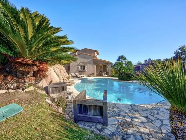Maison 5 pièces 305 m²