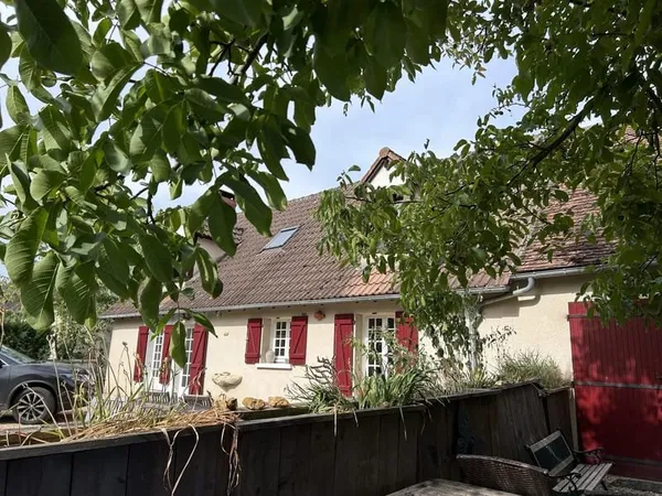 Trois maisons superbement présentées avec potentiel de revenus