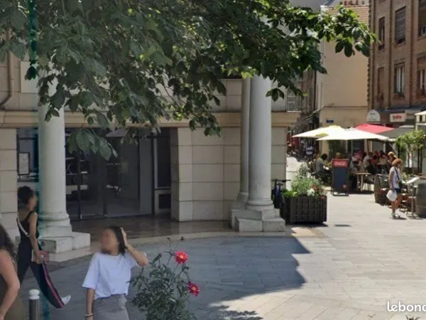 Local commercial 140 m²