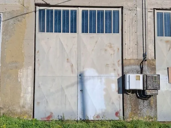 Loue hangar pour entreposage ou activité
