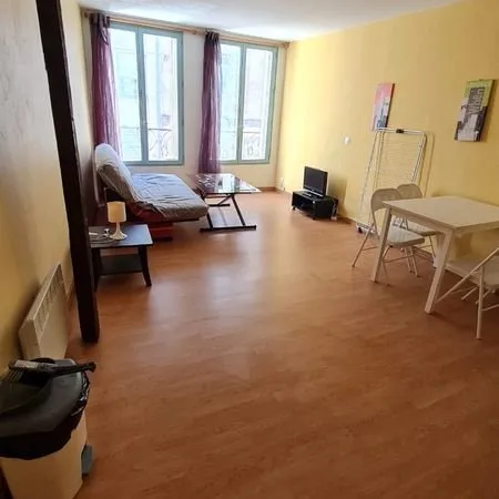Studio meublé disponible immédiatement centre ville rue des Combes 25 m2