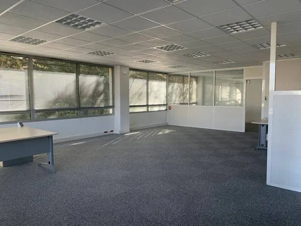 Bureaux 1 pièce 102 m²