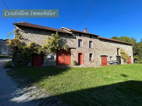 Fermette indépendante en pierre sur un terrain de 1 910 m2,