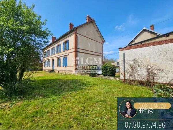Propriété de caractère & ancien site industriel - 285m² habitables + 1 200m² de bâtiments - Proche C