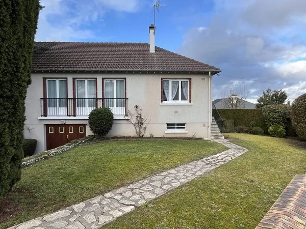 Maison F4 de 84m2 habitables élevée sur sous-sol complet sur terrain de 481m2