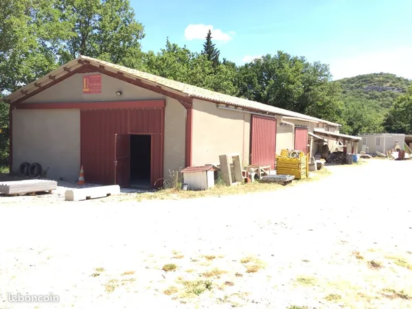 Hangar 100 m² St Paul 3 Châteaux