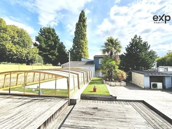 Maison 5 pièces 136 m2 avec piscine.