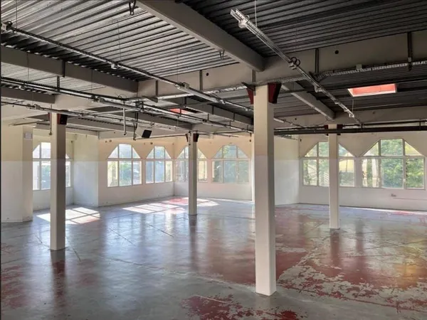 Local d'activité 1141 m²