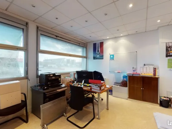 À LOUER - Bureau sécurisé 25m² à Val de Fontenay - Accès 24h/24