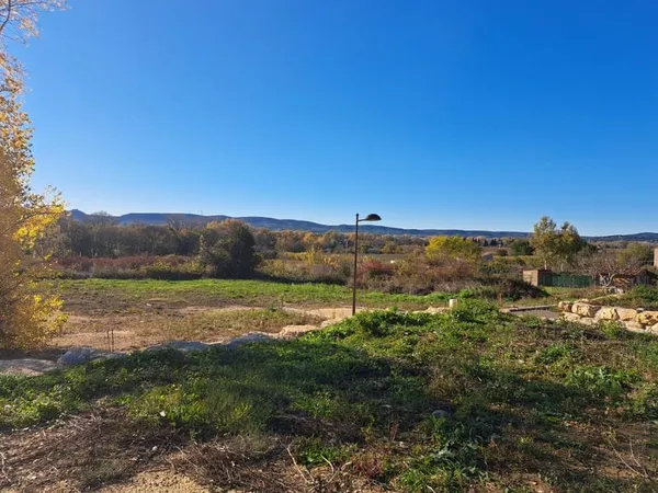 Terrain avec vue dégagée à Laudun !