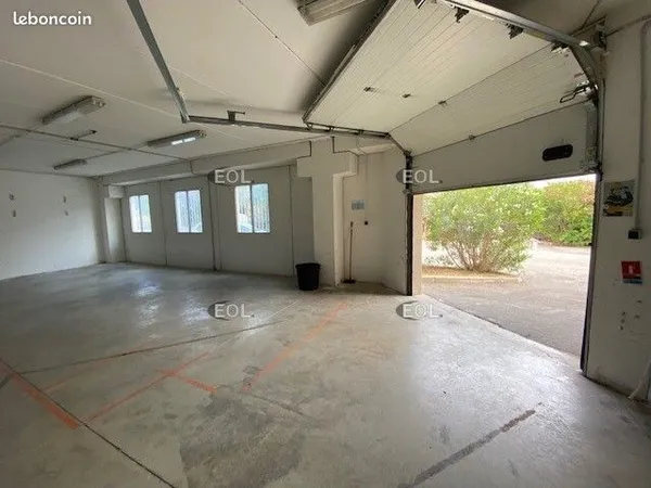 Local d'activité 298 m²