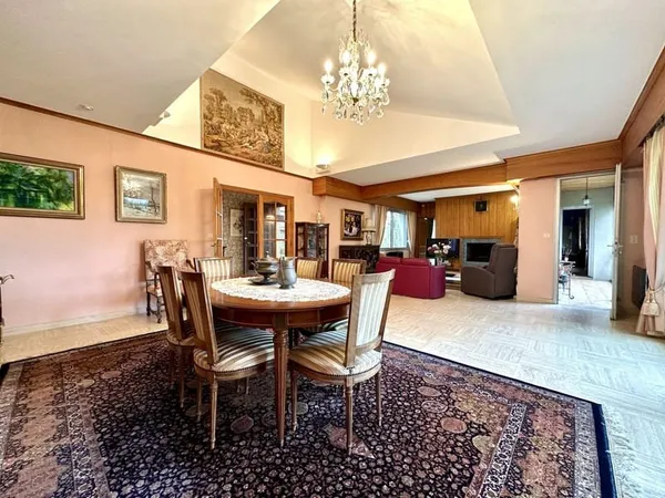 Maison 16 pièces 424 m²