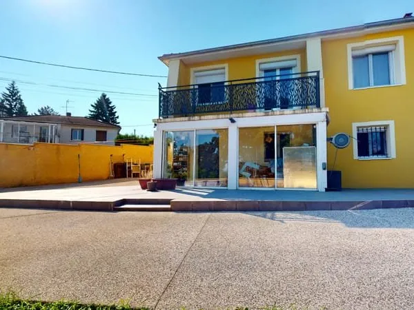 A VENDRE MAISON FAMILLIALE JASSANS RIOTTIER
