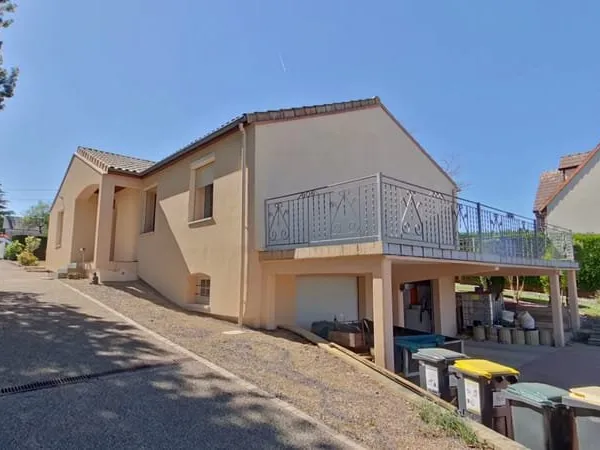 Maison familiale avec piscine et beaux volumes