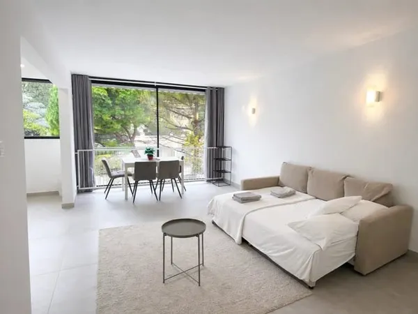 Beaulieu-sur-Mer - Studio lumineux avec balcon, parking et cave