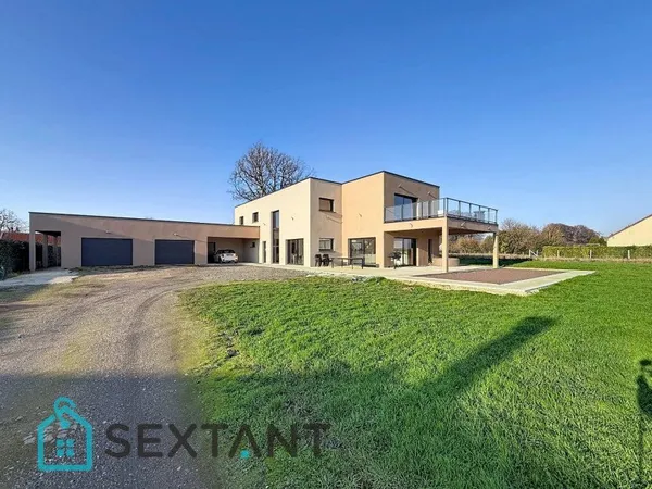 Maison 8 pièces 380 m²