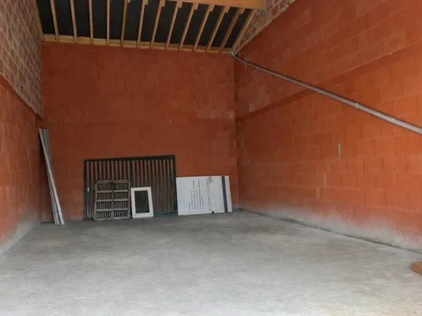 Local industriel 76 m²
