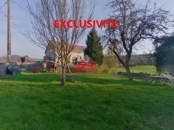Ensemble immobilier à proximité du lac et des cascades