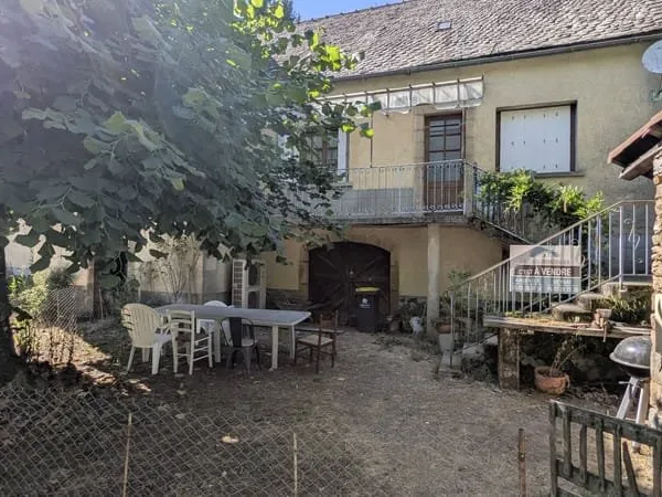 Maison familiale avec grange et terrain de 3200m2, fort pote