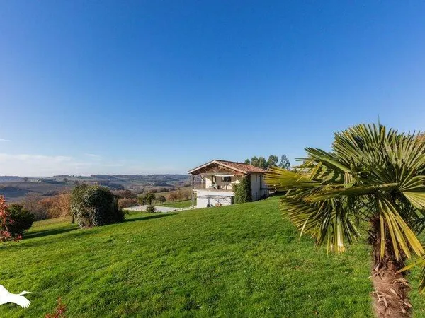 Maison 8 pièces 230 m²