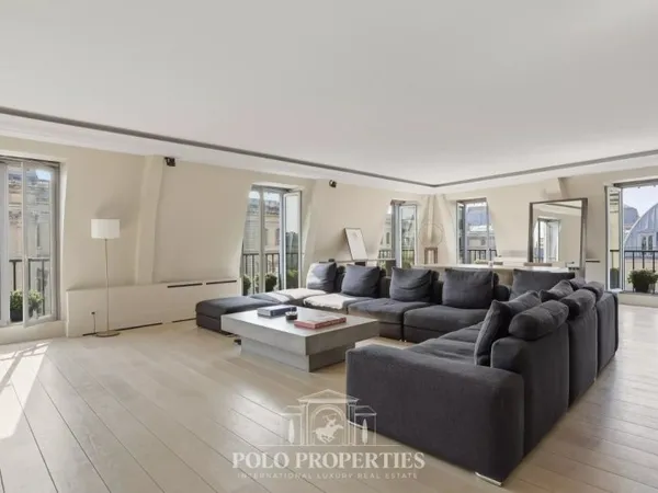 Appartement d'exception surplombant le Louvre