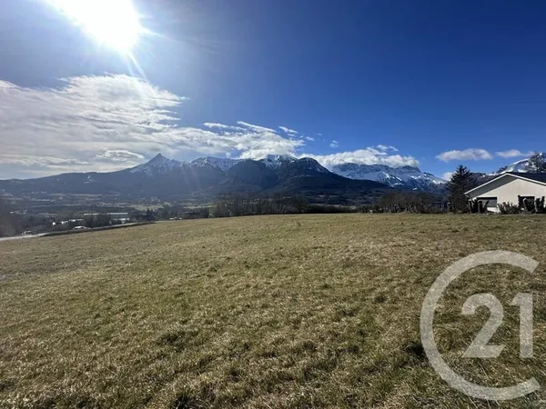 Terrain 595 m²