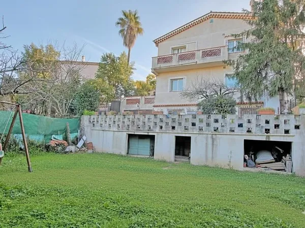 CANNES Riou - Maison 3 apts avec dépendance et terrasses