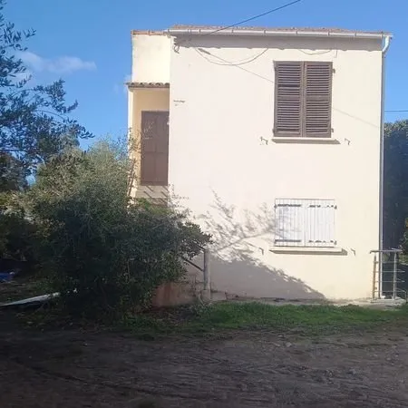 Maison composée de 2 studios sur terrain de 1222m²