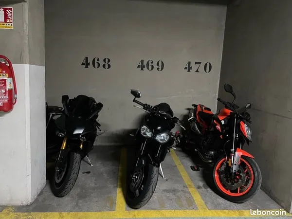 Parkings moto scooter (borne de chargement)