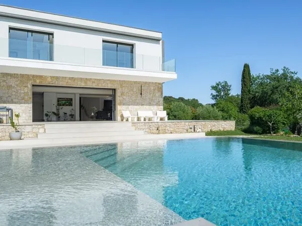 Maison 5 pièces 330 m²