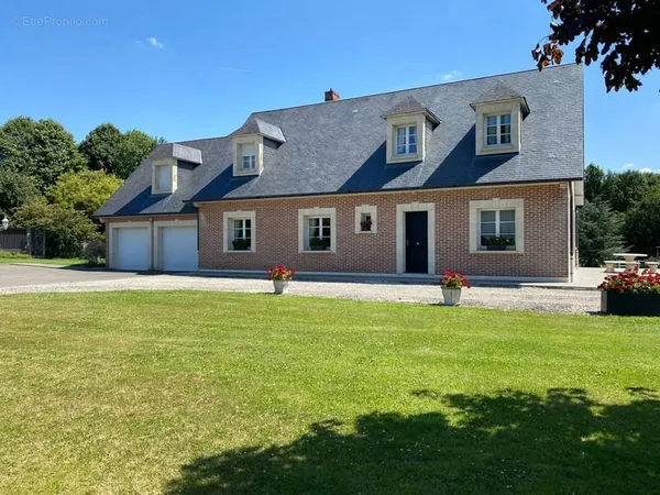 Propriété située entre Poix de Picardie et Aumale