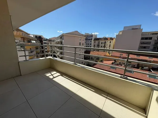 F2 MEUBLÉ NICE RIQUIER / LE PORT