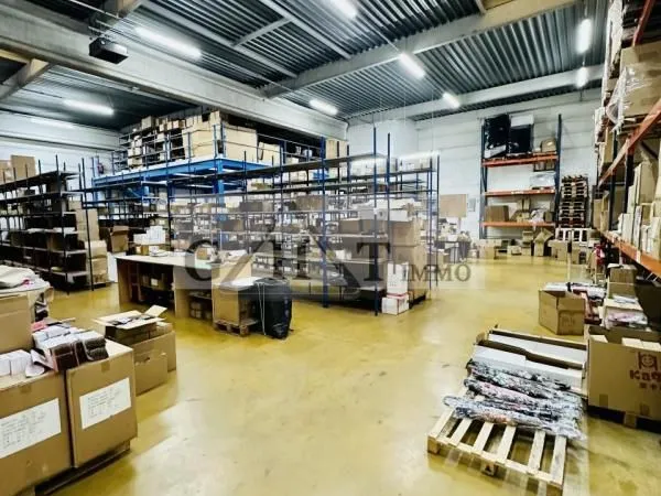Local bureaux 852 m²