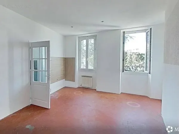 T1 rénové av Camille Pelletan