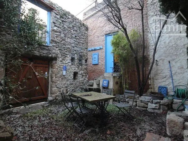 A vendre maison atypique avec logement indépendant et extérieur