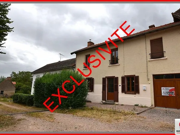 Charmante maison de bourg avec cinq chambres et dépendances sur parcelle de 790 m² :