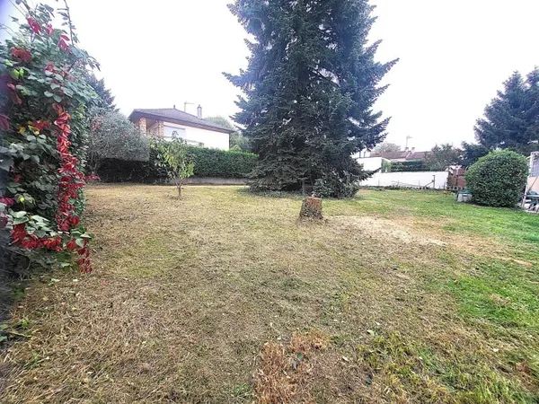 BRON - Terrain à bâtir de 500 m² - Libre constructeur - Emplacement privilégié