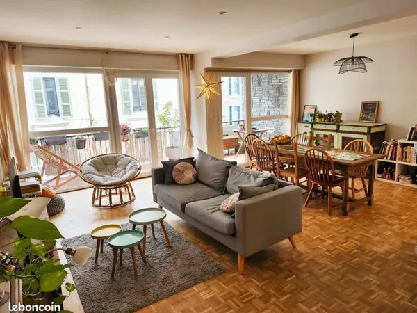 Appartement T3 - 2 chambres avec balcons, cave et garage privatif, complètement rénové et réagencé e
