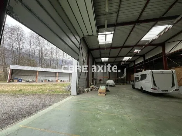 Local d'activité 875 m²