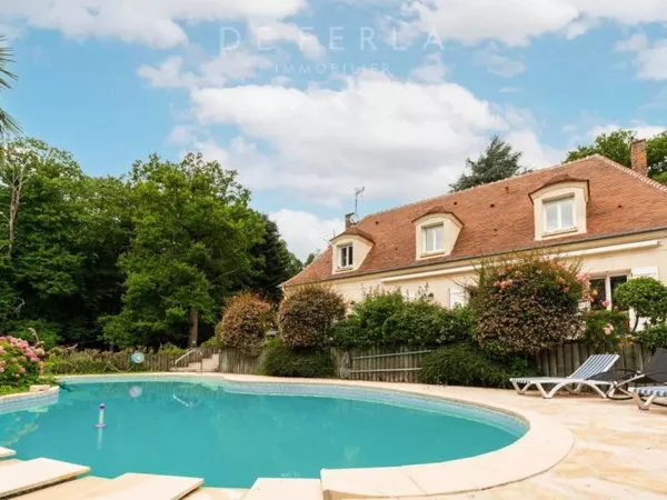 Propriété en taille de pierre sur 3.5 hectares