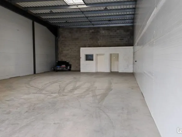 Bâtiment industriel isolé 500 m2 Ballan-miré