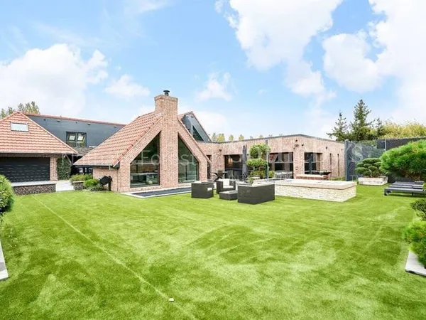Maison 12 pièces 388 m²