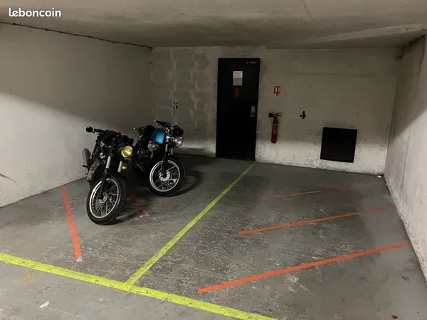Parking: Emplacement moto / scoot - Rue Planchat