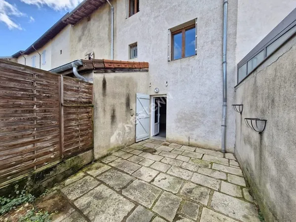 Agréable maison de ville 2 ou 3 chambres avec jardin à proximité de toutes les commodités