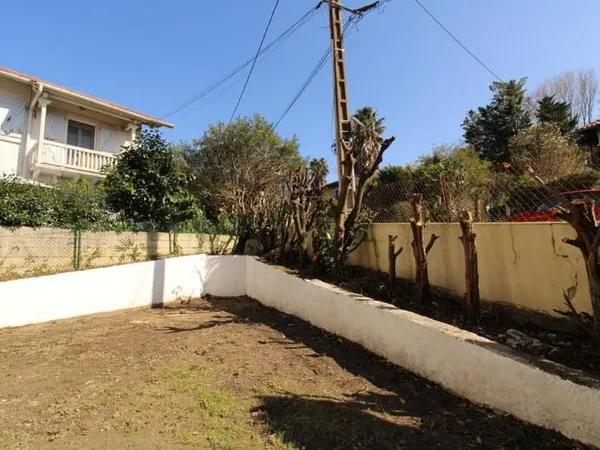 Appartement T2 de 40 m2 environ avec jardin dans petite copropriété