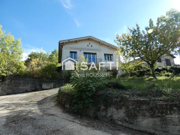 Maison T4 d'environ 90m² à rénover avec garage en rez de chaussée de 90m² sur une parcelle de 1483m²